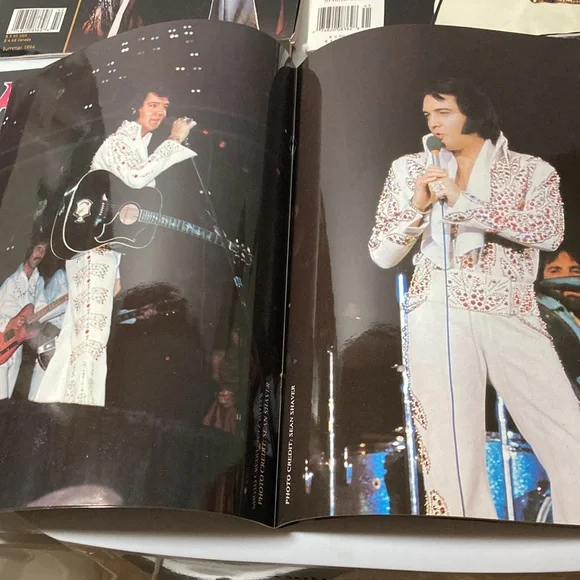8 VINTAGE ELVIS PRESLEY INTERNATIONAL Forum Elvis Presley Magazine Collection - Picture 2 of 3